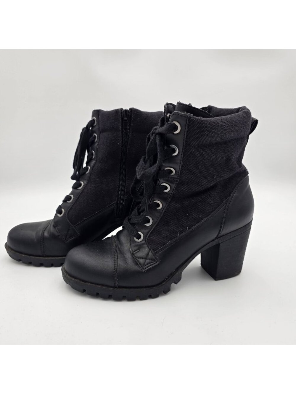 XOXO Womens Black Lace-Up Ankle Boots Size 6 PU/Textile
